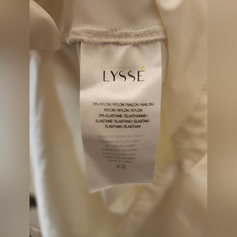 LYSSÉ White Stretch Button-Down Shirt XS | Polished Workwear Blouse - Picture 3 of 3